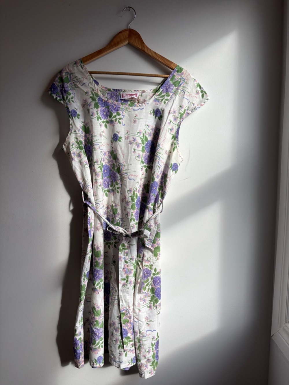 Floral Tie-Waist Mini Dress in White and Purple